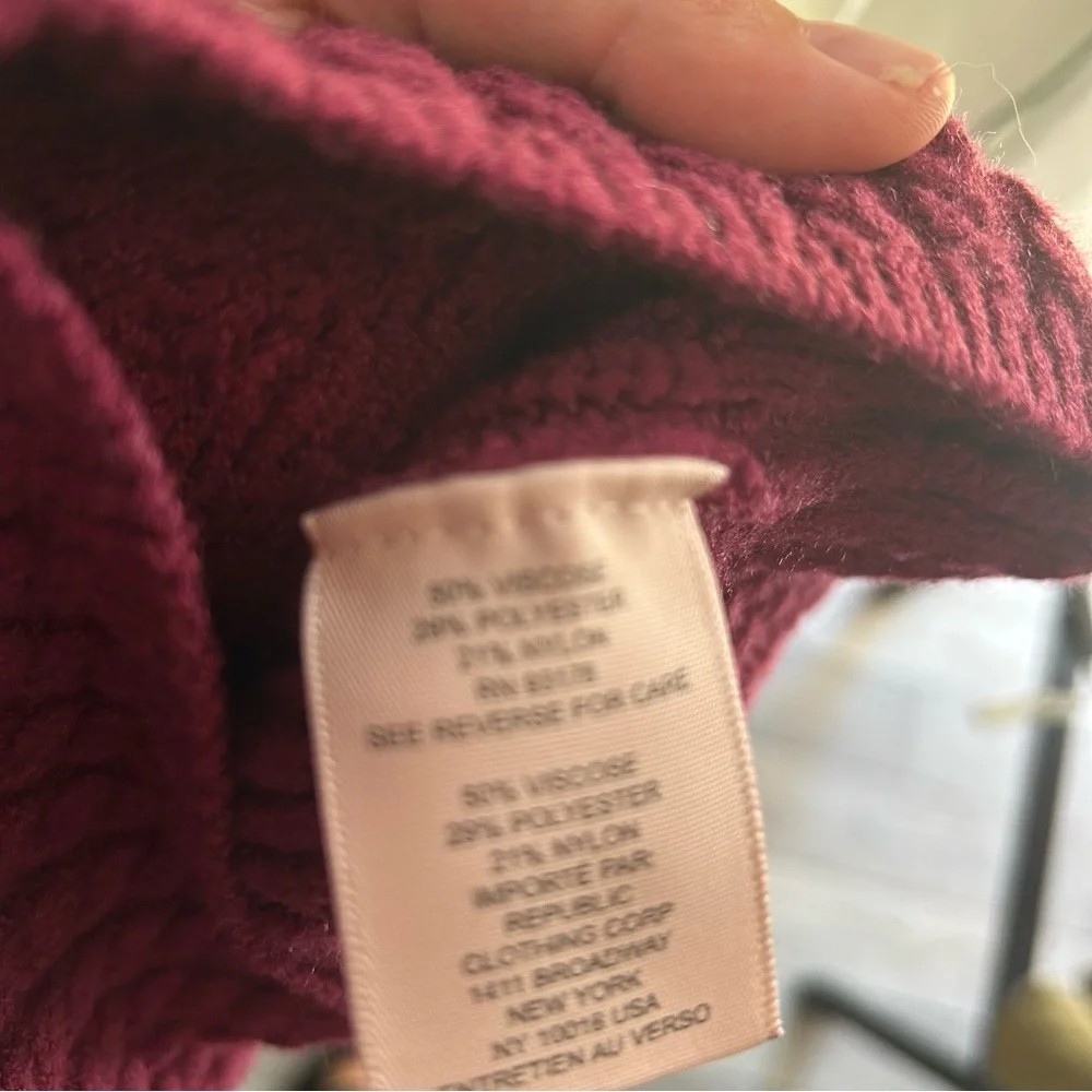Philosophy Cable Knit Magenta Sweater Women’s Medium.